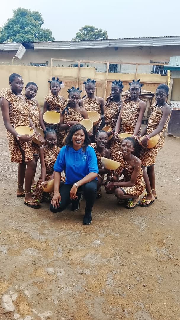 Collège Bilingue la Charité — Danse traditionnelle