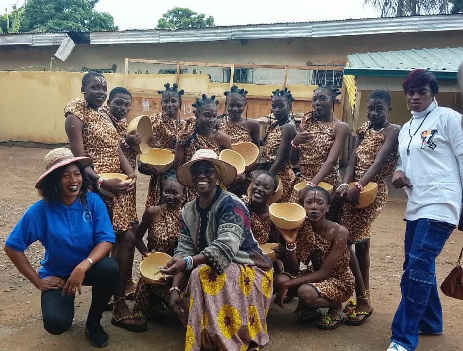 Collège Bilingue la Charité — Troupe de danse traditionnelle